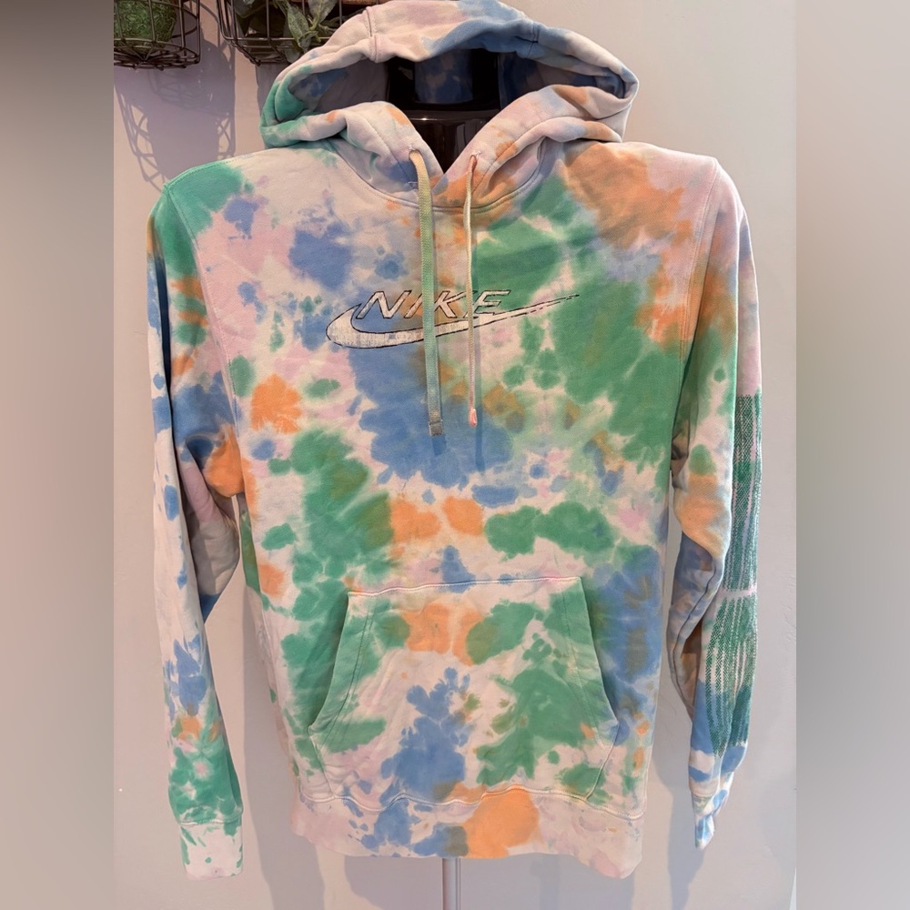 NWOT! Nike Hoodie “Ice Dye” Sweatshirt!!